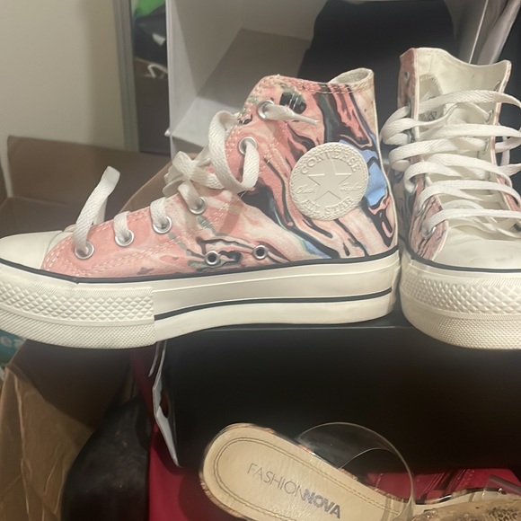 Platform chucks only worn once - Picture 2 of 4